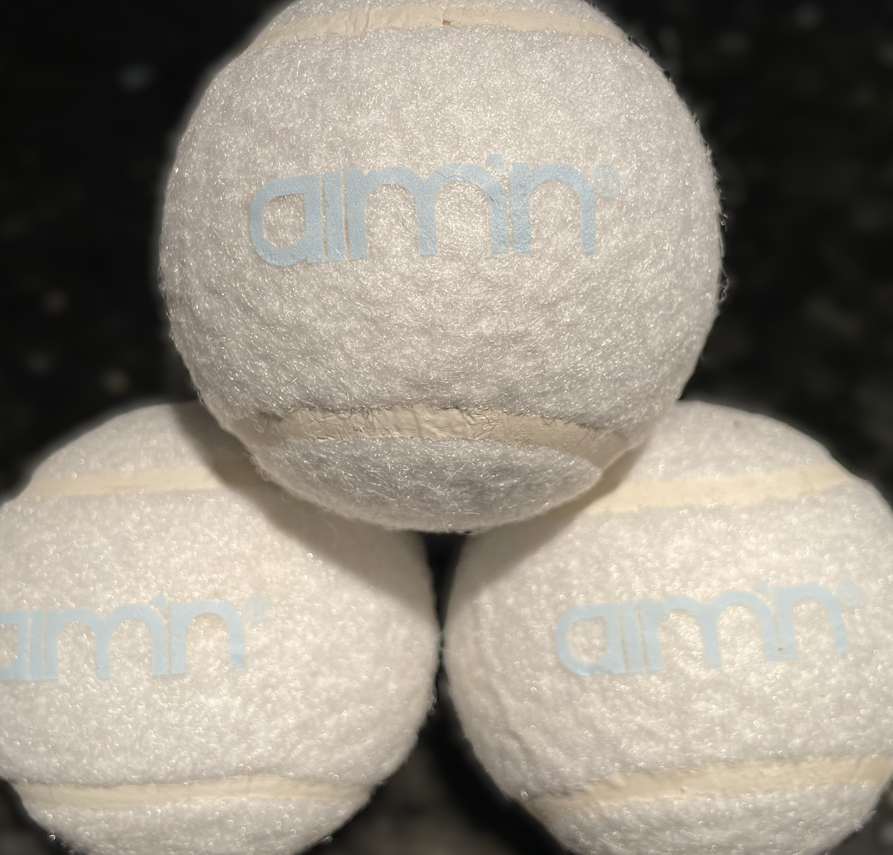 AIM tog fram sina egna tennisbollar för att lyfta fram sin tenniskollektion 2026