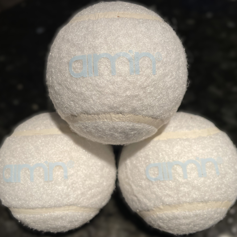 exponera ditt varumärke på bollar. aimnsportswear tennis tennisbollar